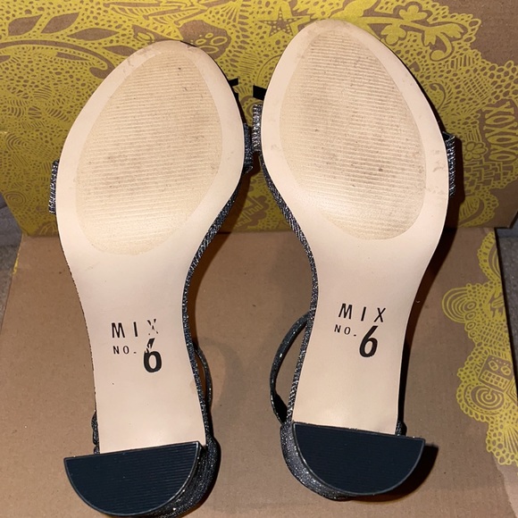 Mix No. 6 Sparkling grey heels - Size 7 - Picture 2 of 3